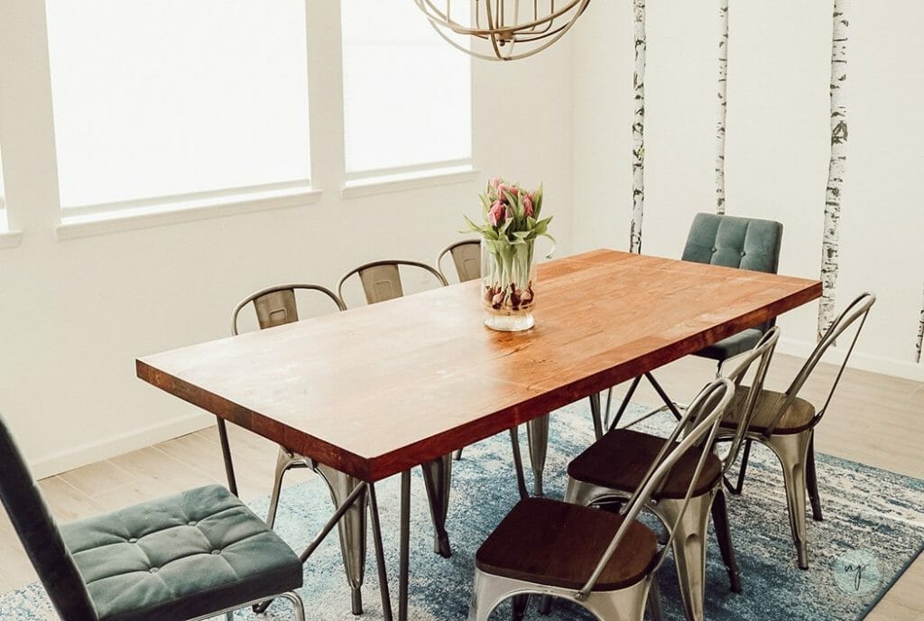 indoor plant -dining room with flowers