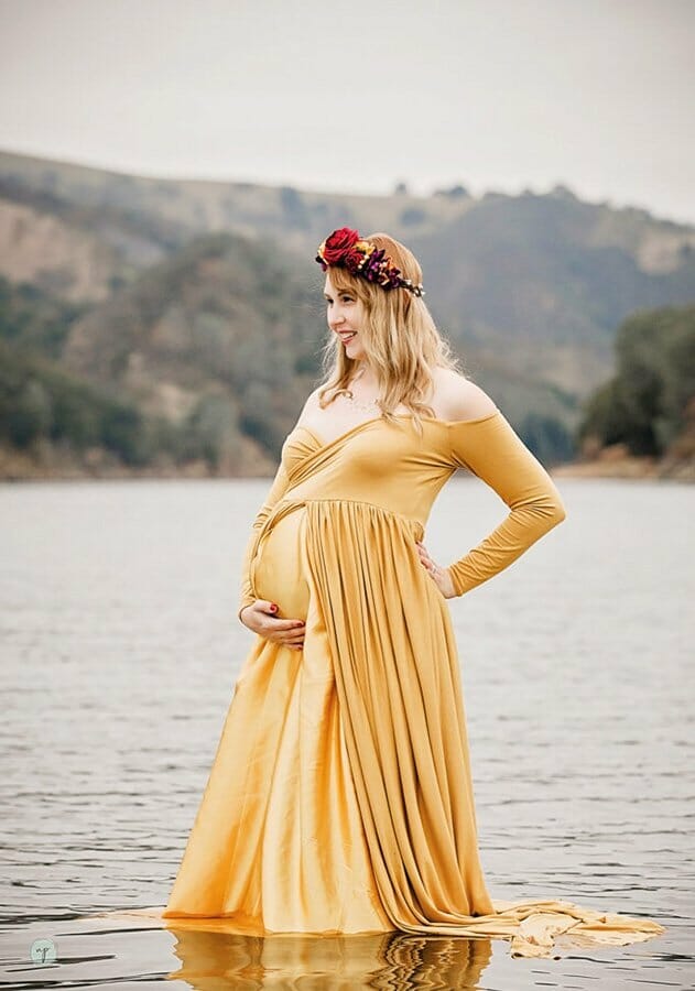 artsy maternity photo in water